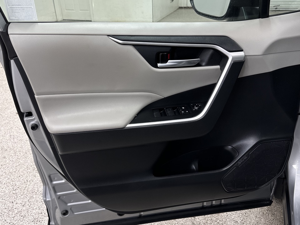 Roberts Auto Sales 2021 Toyota RAV4 Hybrid 